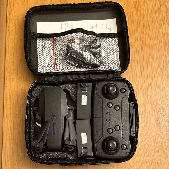 Dual Camera E99 Drone Foldable RC Quadcopter with Protective Frame & App Control - Picture 9 of 10